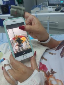 Noêmia Pereira usou as redes sociais para compartilhar a emoção ao receber a rosa. Foto Pró-Saúde.